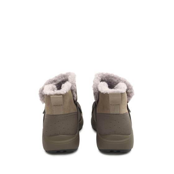 Arctiq Grey suede bootie lined with warm sherpa with Q-chip™ technology. ARC-5050-S5