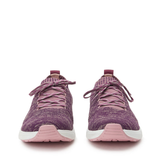 Peaq Plum laceup smart sneakers with Q-Chip™ technology on Q-sport walker 2 outsole. PEA-5681-S8