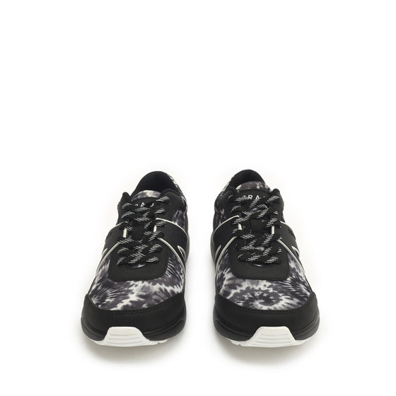 Qarma 2 Black Off Black smart shoes with Q-Chip™ technology. QA2-5119-S7