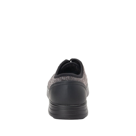 Sneaq comfort smart sneaker with Q-Chip™ technology. SNE-M7034_S3