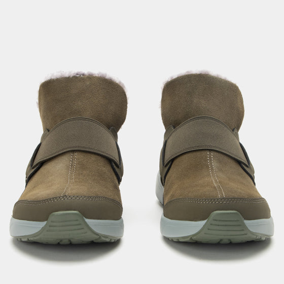 Arctiq Olive suede bootie lined with warm sherpa with Q-chip technology. ARC-5302-S7