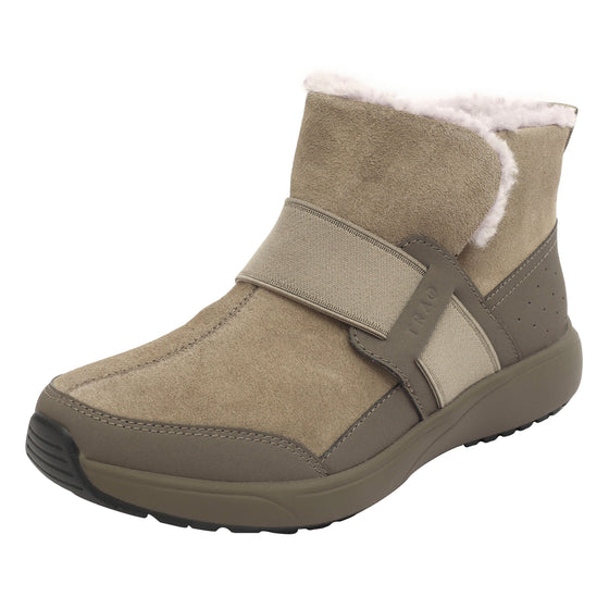 Arctiq Grey suede bootie lined with warm sherpa with Q-chip™ technology. ARC-5050-S1