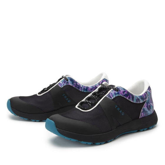 Intent Frequencies lace up smart shoes with Q-Chip™ technology. INT-5466-S2