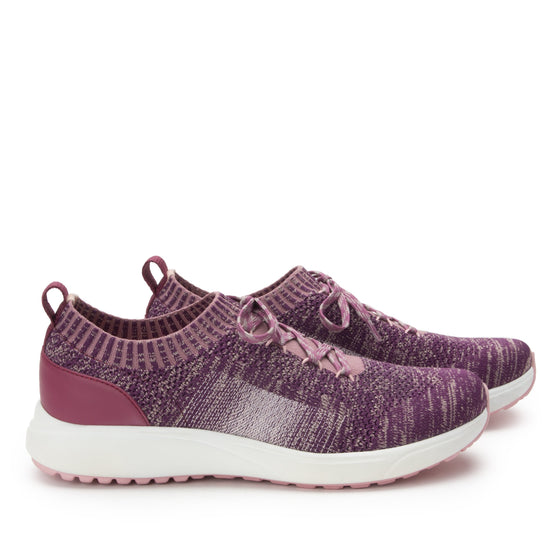 Peaq Plum laceup smart sneakers with Q-Chip™ technology on Q-sport walker 2 outsole. PEA-5681-S4