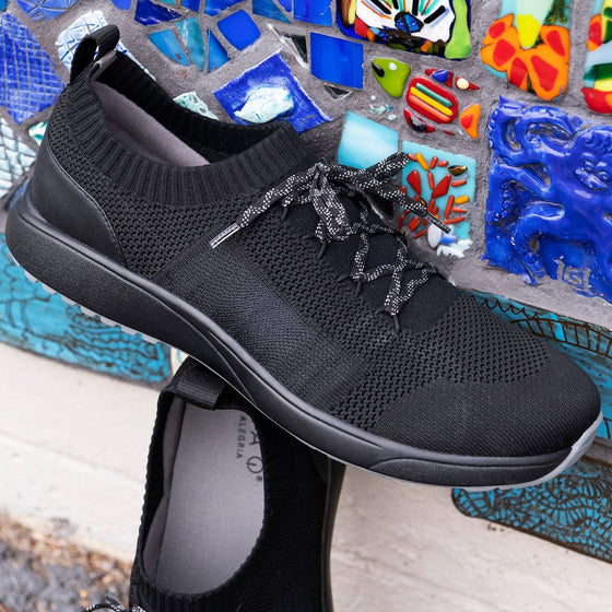 Peaq mens smart shoes with Q-Chip™ technology on Q-sport walker outsole. PEA-M7000_S2