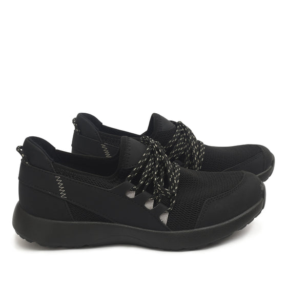 Purpose Black mesh smart shoes with breathable Q-Flow™2 Outsole and Q-chip technology. PUR-5001-S3