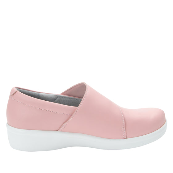 Qin Blush smart slip on shoes with Q-Chip™ technology. QIN-5650_S2