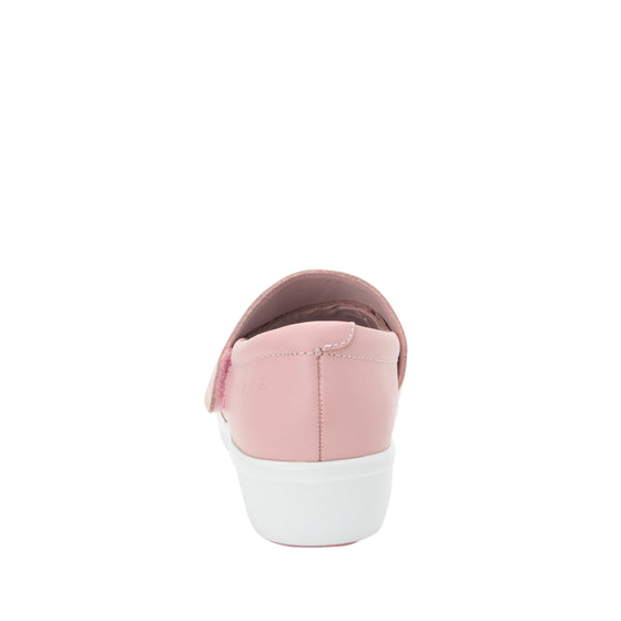 Qin Blush smart slip on shoes with Q-Chip™ technology. QIN-5650_S3