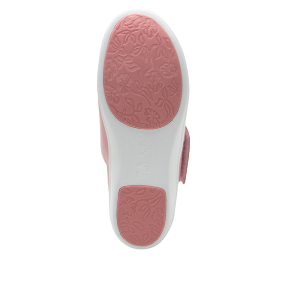 Qin Blush smart slip on shoes with Q-Chip™ technology. QIN-5650_S5