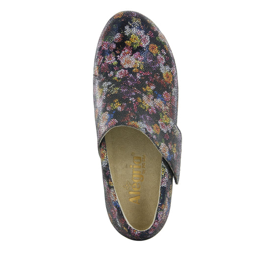 Qin Garland smart slip on shoes with Q-Chip™ technology. QIN-689_S4