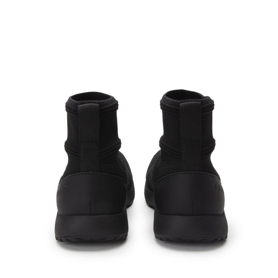 Qirkie Black smart shoes with Q-Chip™ technology. QIR-5000_S4