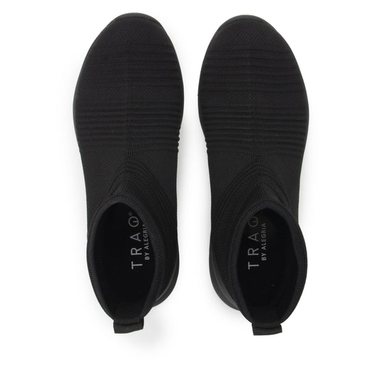 Qirkie Black smart shoes with Q-Chip™ technology. QIR-5000_S5