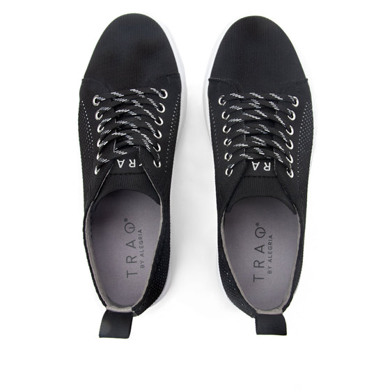 Qruise lace-up smart shoes with Q-Chip™ technology. QRU-5002_S5