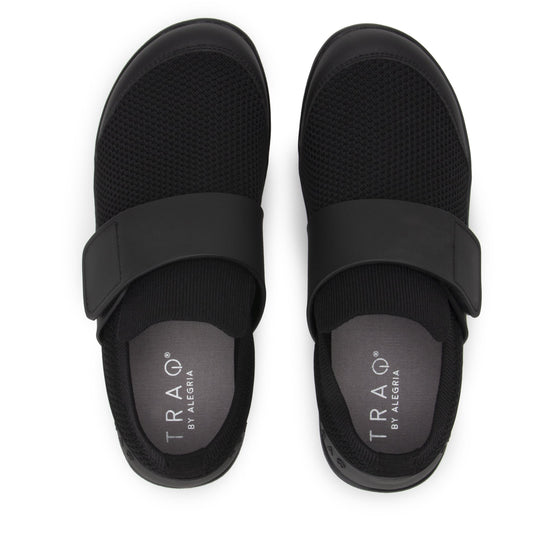 Qwik black out smart shoes with Q-Chip™ technology. QWI-5002_S5