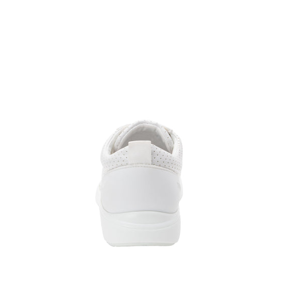 Qest Perf White lace up smart shoes with Q-Chip™ technology. QES-5100_S3