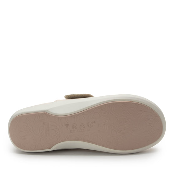 Qwik Peeps Cream slip on smart shoes with Q-Chip™ technology. QWI-5102_S6